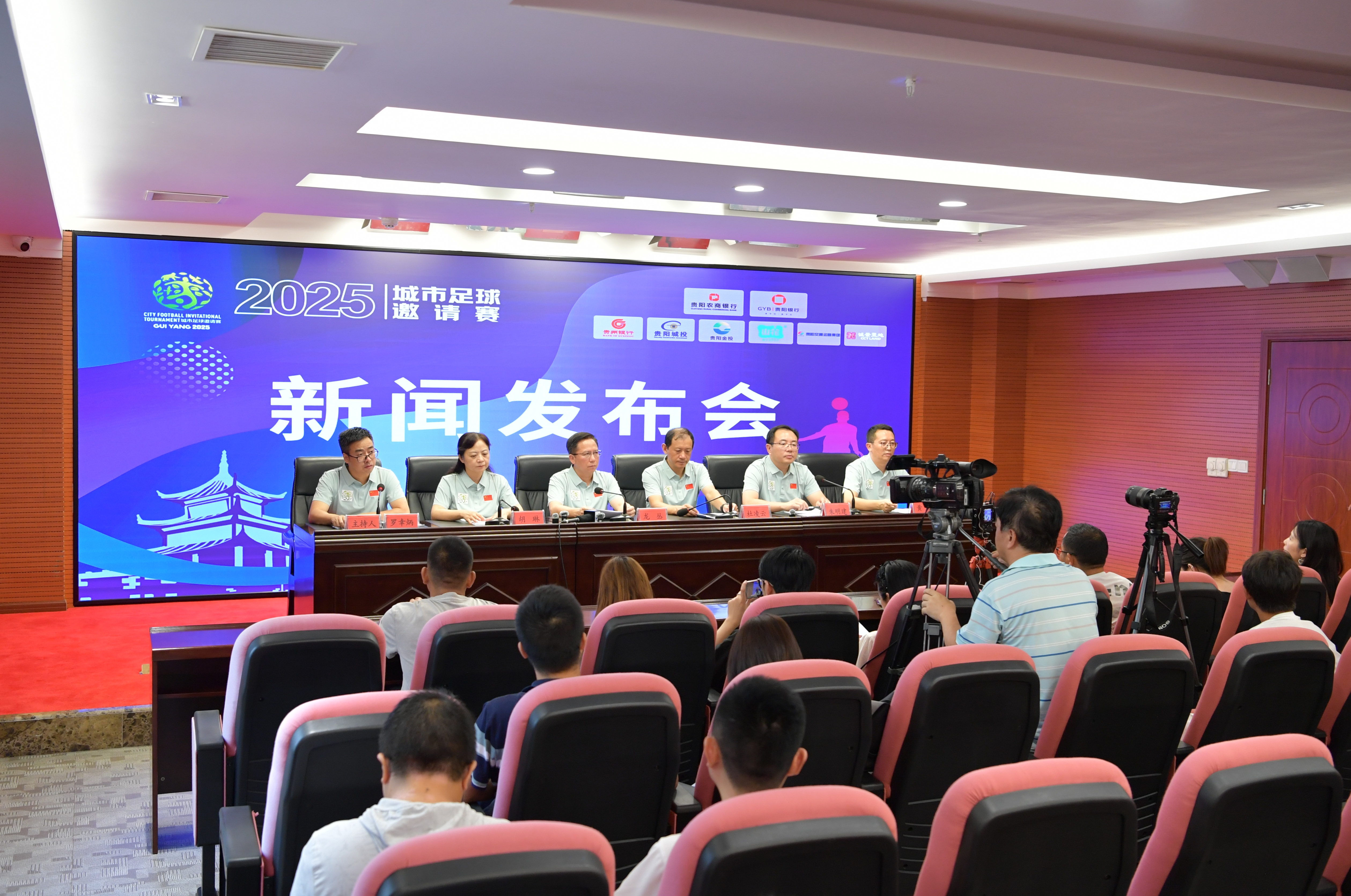 定了F1中 定了F1中